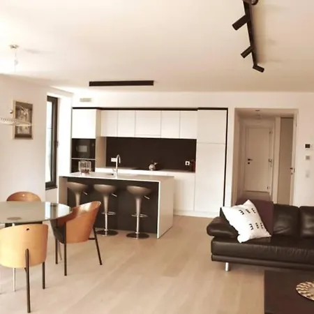 Apartment Luxueus & Nieuw 2-slaapkamerappartement Met Garage *