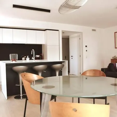 아파트 Luxueus & Nieuw 2-slaapkamerappartement Met Garage