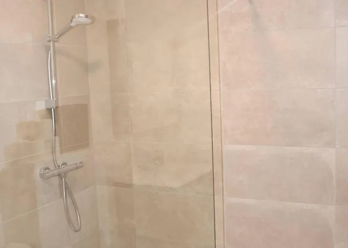 Luxueus & Nieuw 2-slaapkamerappartement Met Garage Apartamento