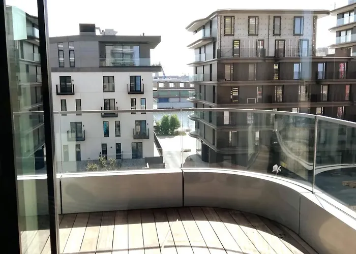 Luxueus & Nieuw 2-slaapkamerappartement Met Garage *