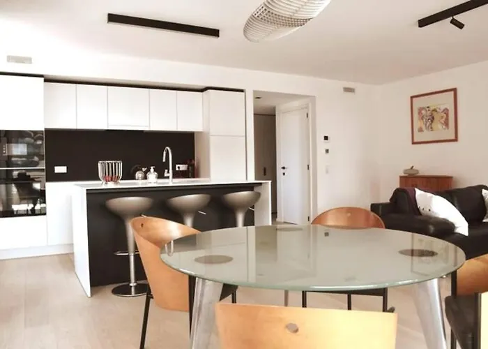 Apartamento Luxueus & Nieuw 2-slaapkamerappartement Met Garage