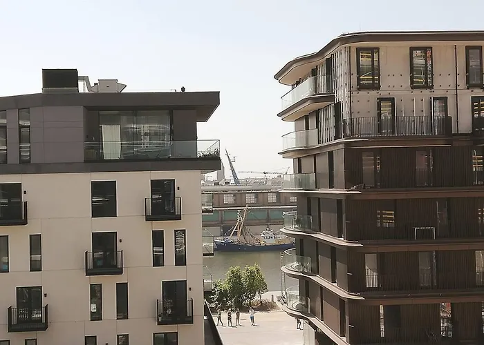 Luxueus & Nieuw 2-slaapkamerappartement Met Garage Apartment